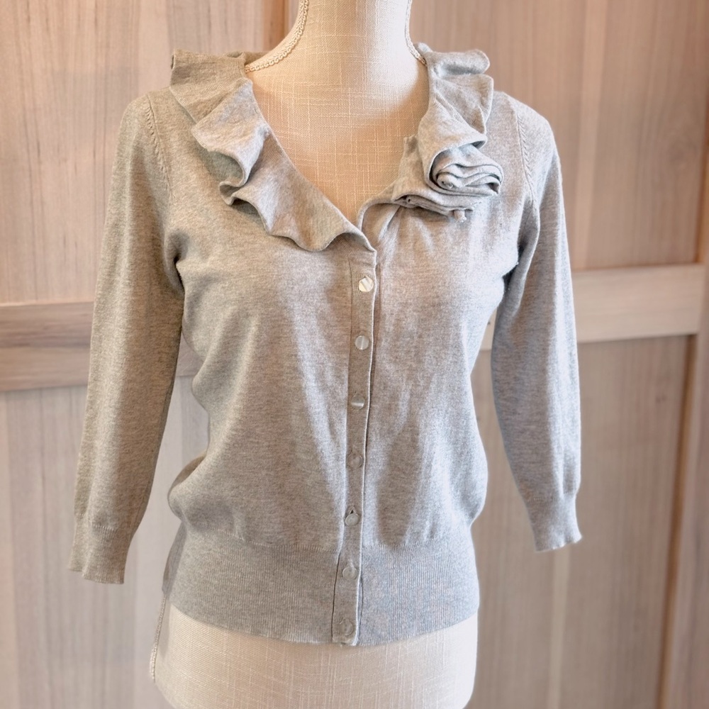 Red by Saks Fifth Avenue Gray Ruffle Collar Cardigan. Sweater Women’s Sz-S.
